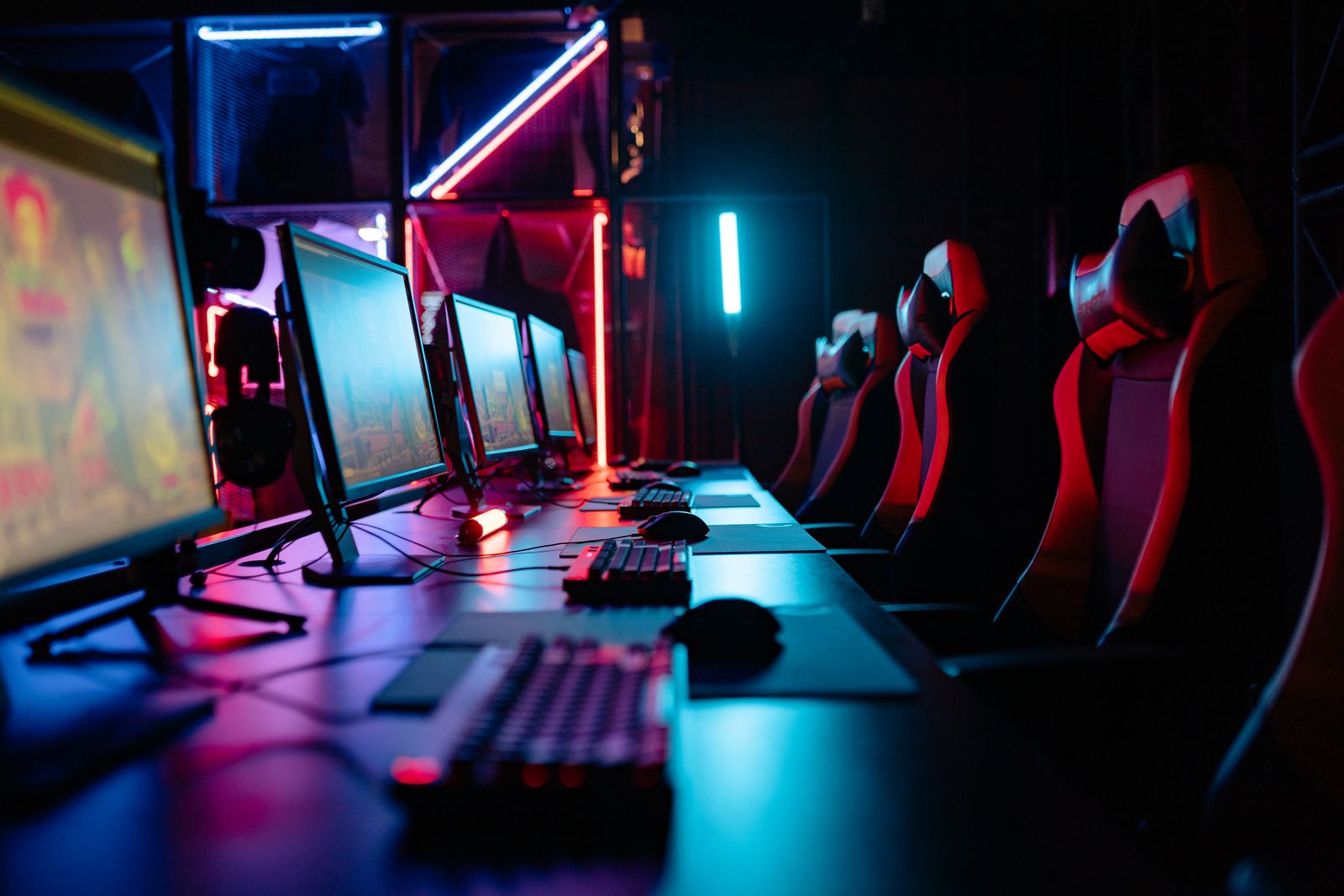 An esports match on a big stage — a stable FPS is critical here