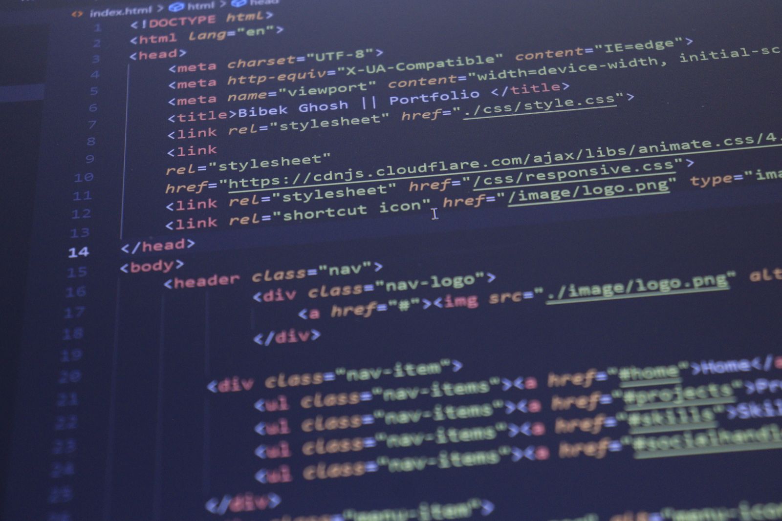 Исходный код HTML с тегами link и img — так WebP подключают на странице сайта